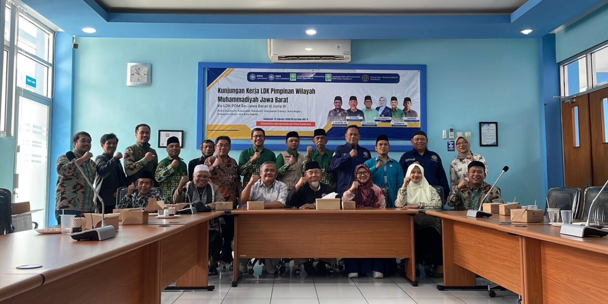 250 mushaf Al-Qur’an kepada LDK PD Muhammadiyah Kota Sukabumi