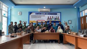 250 mushaf Al-Qur’an kepada LDK PD Muhammadiyah Kota Sukabumi