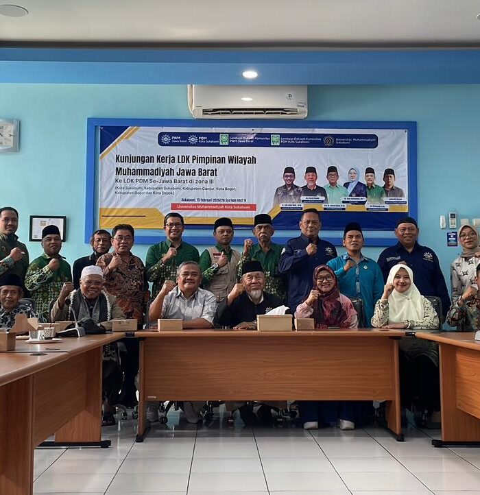 250 mushaf Al-Qur’an kepada LDK PD Muhammadiyah Kota Sukabumi